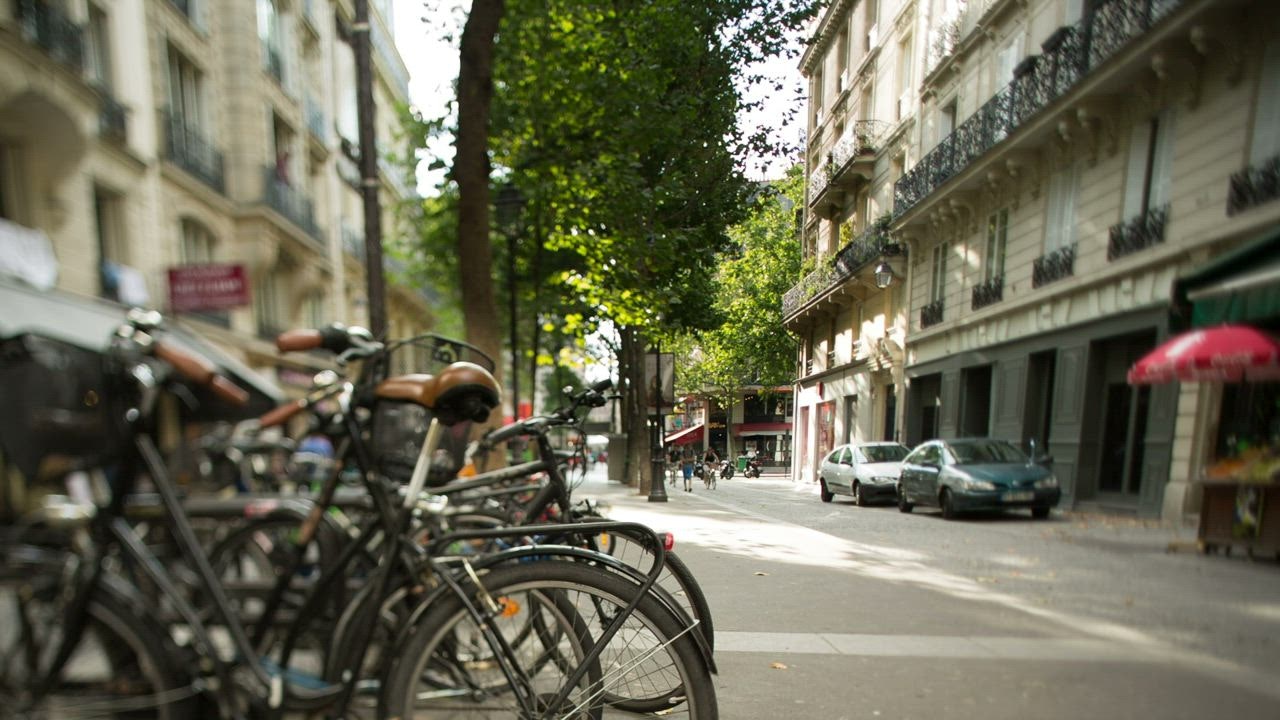Sebuah jalan yang tenang 888slot t di Paris