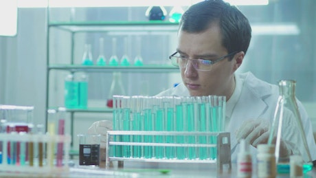 A scientist experimenting on the lab.