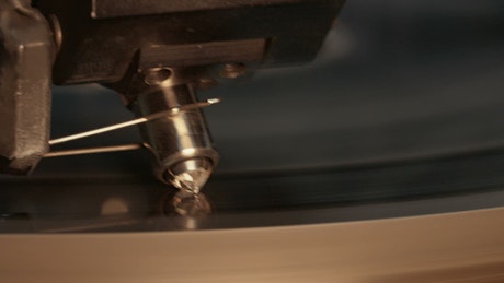 Automatic machine polishing of a large diamond.