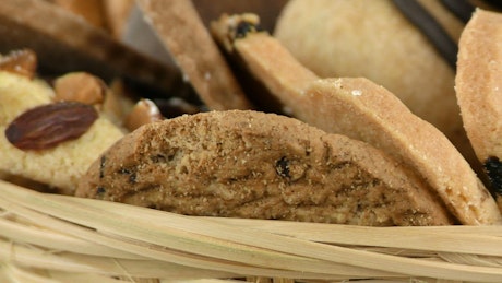 Basket with low-calorie wheat crackers.