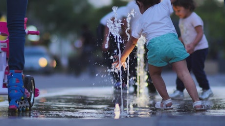 Children playing with a dancing fountain