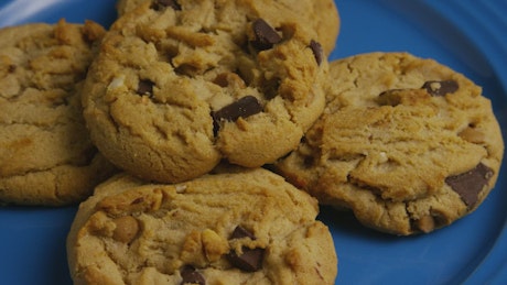 Chocolate chip cookies in a rotating scene.