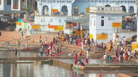 Crowd by the river in Pushkar lake.