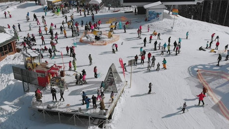 Crowd of skiers in the top of the mountain