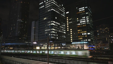 东京之夜火车全景