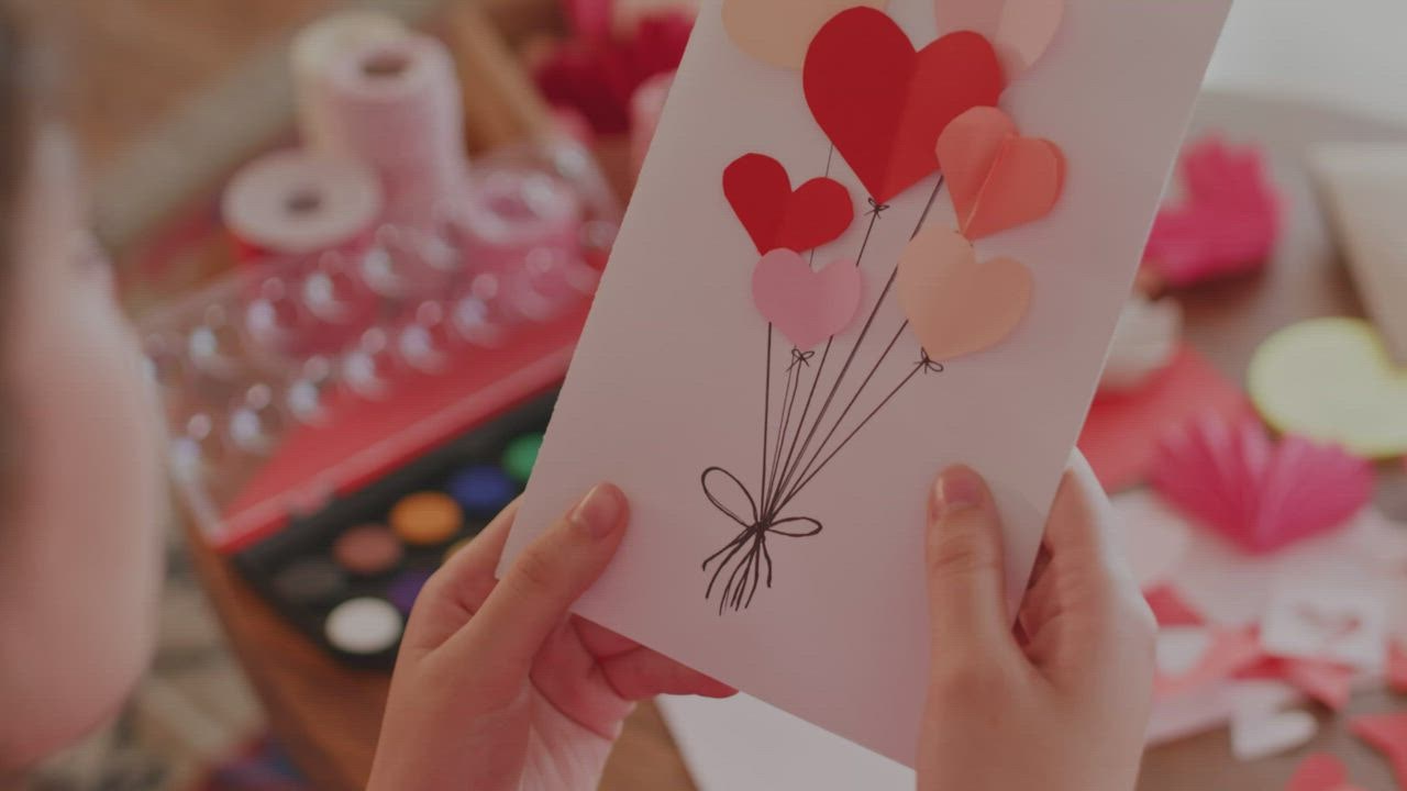 Girl decorat LIVE DRAW ing a Valentine's card with a kiss
