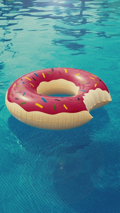 Inflatable pool ring floating in a pool