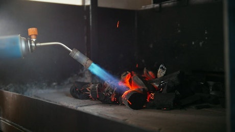 Kindling charcoal using a gas burner