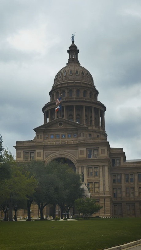 Monumental facade of a capitol in Texas.