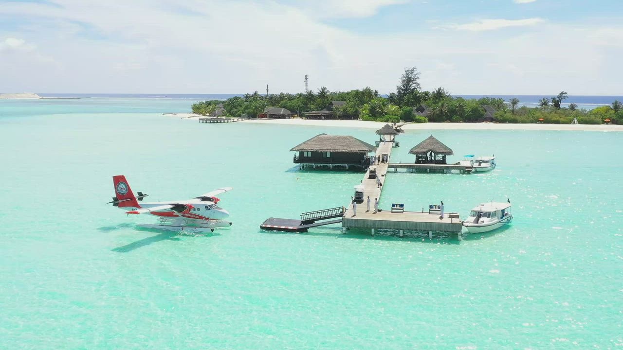 ⁣Paradise uang 888  Port di sebuah pulau - video stok gratis