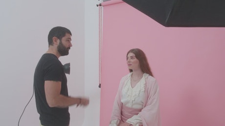 Photographer giving directions to a model in a session