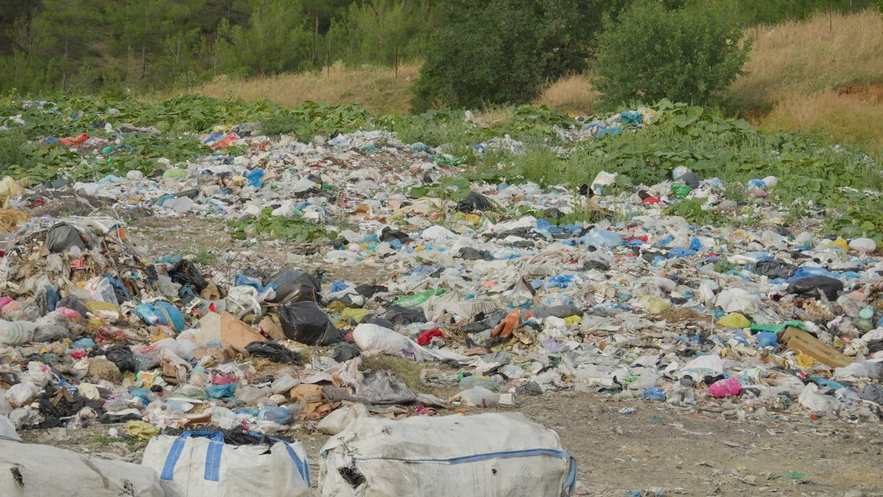 ⁣Piles of rubbish in an urban dump  spaceman demo rupiah site
