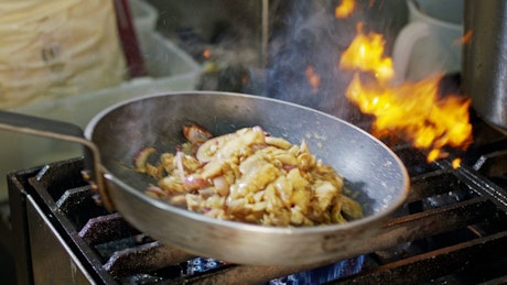 Preparation of shawarma in a frying pan.