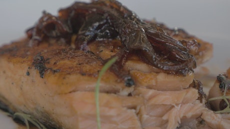 Salmon steak with seasoning