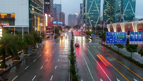 深圳高速公路交通的骑士