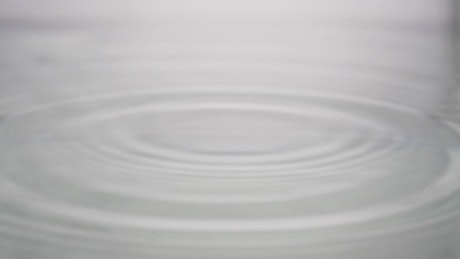 Single drops of water create ripples