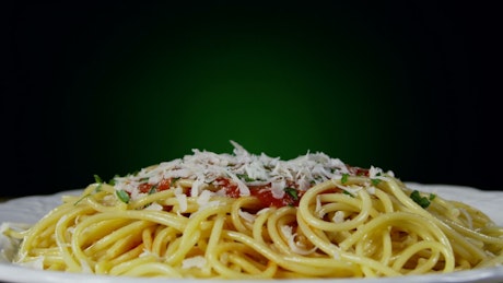 Spaghetti with cheese and black pepper