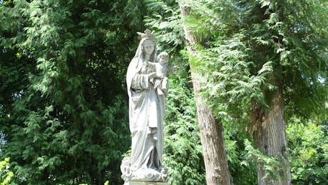 Statue of a woman and infant in a graveyard.
