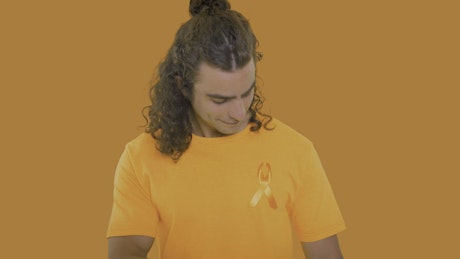 Support of a man against childhood cancer with a ribbon.