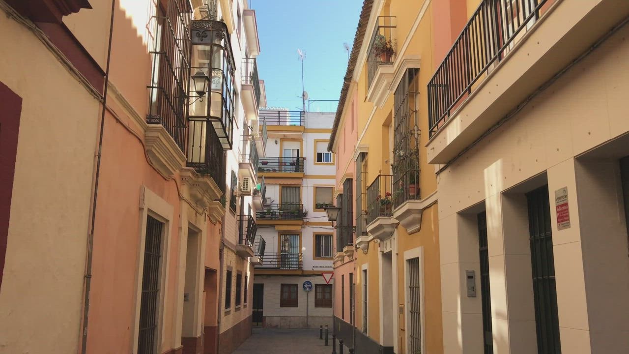 Walking through the street LIVE DRAW s of Seville
