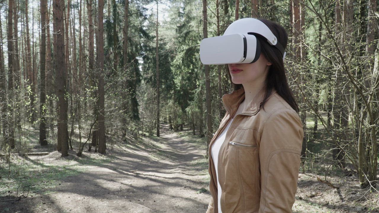 woman with vr photo