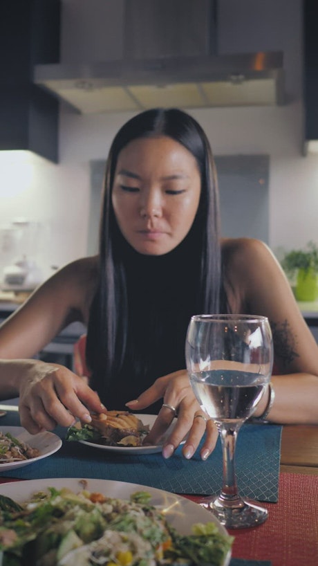 Young woman eating a healthy lunch.